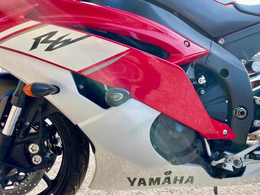 YAMAHA R6