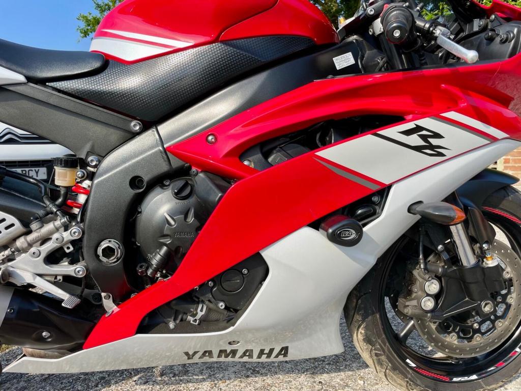 YAMAHA R6