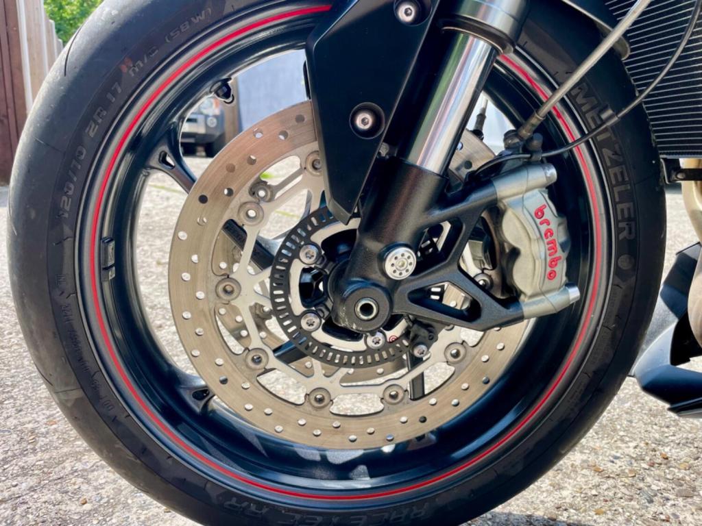 TRIUMPH STREET TRIPLE 765