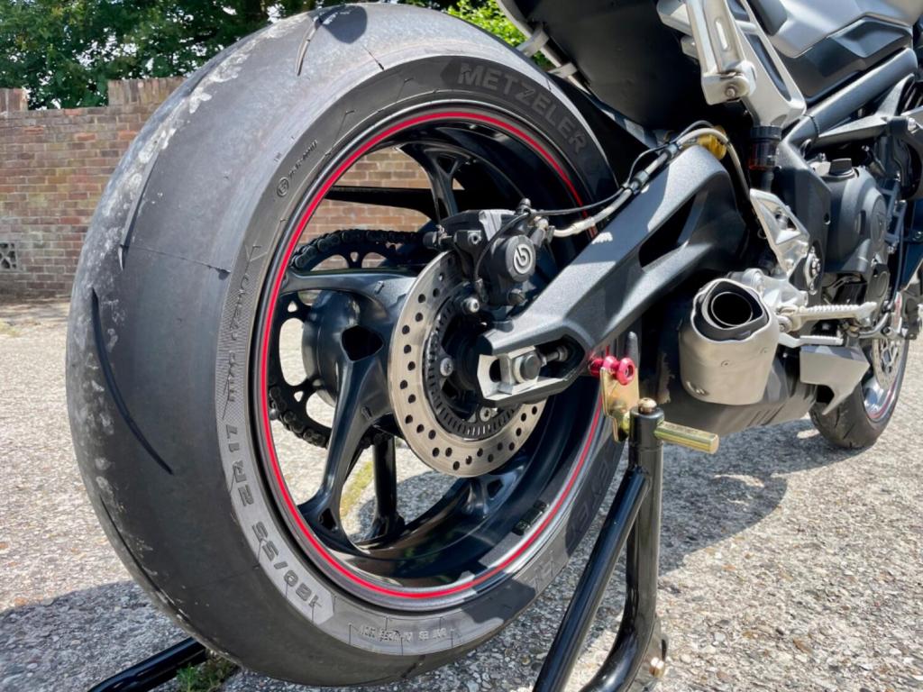 TRIUMPH STREET TRIPLE 765