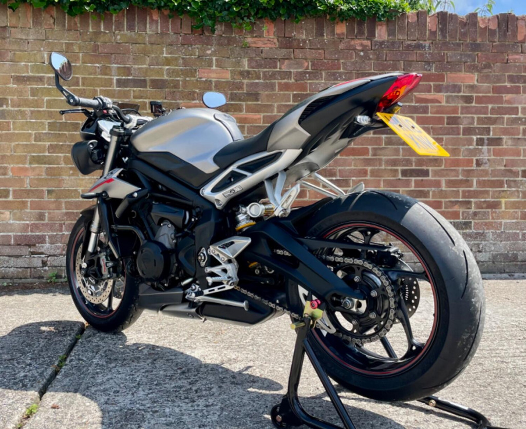 TRIUMPH STREET TRIPLE 765