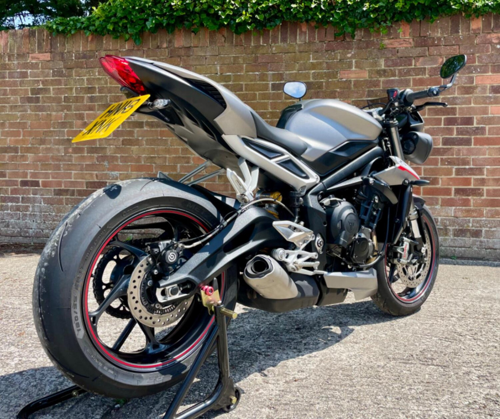 TRIUMPH STREET TRIPLE 765