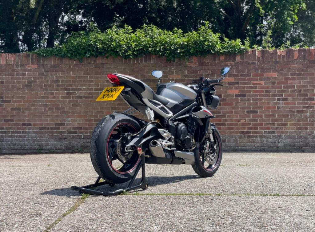 TRIUMPH STREET TRIPLE 765