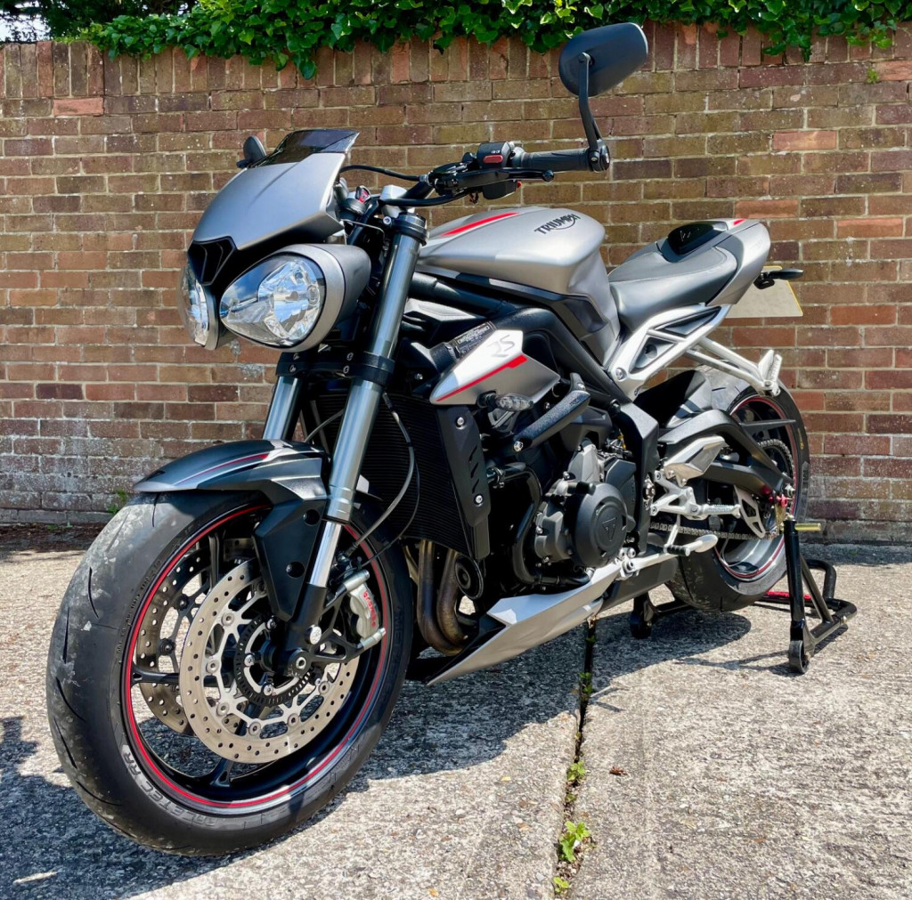 TRIUMPH STREET TRIPLE 765