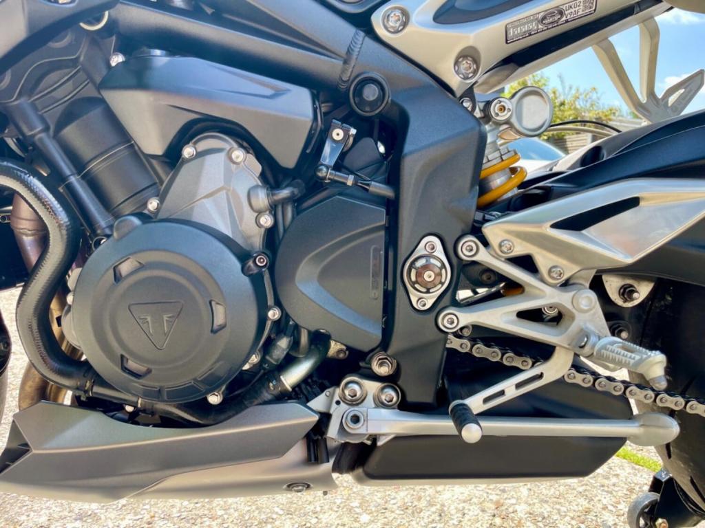 TRIUMPH STREET TRIPLE 765