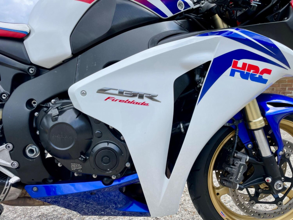 HONDA CBR1000RR Fireblade