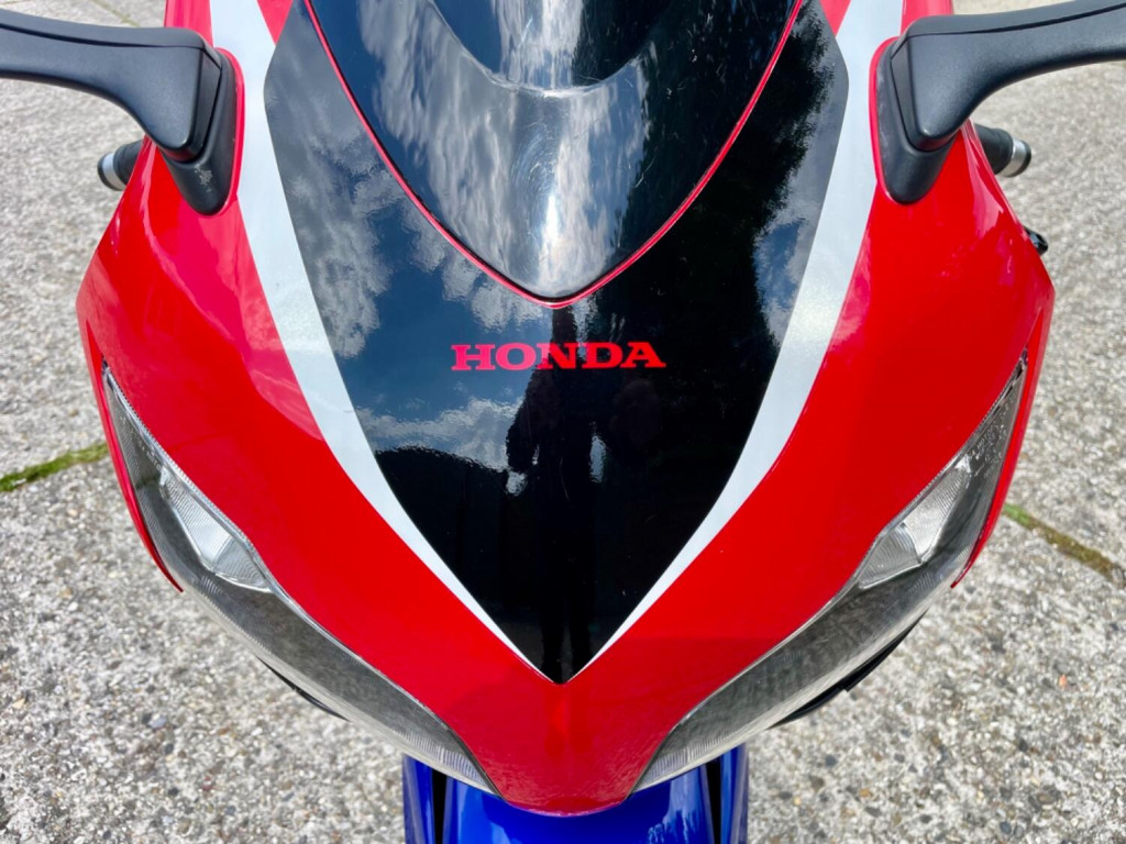 HONDA CBR1000RR Fireblade