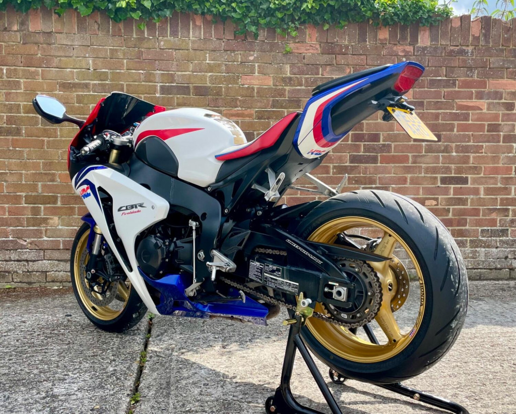 HONDA CBR1000RR Fireblade