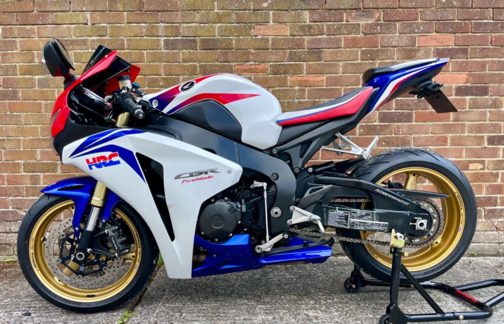View HONDA CBR1000RR Fireblade 