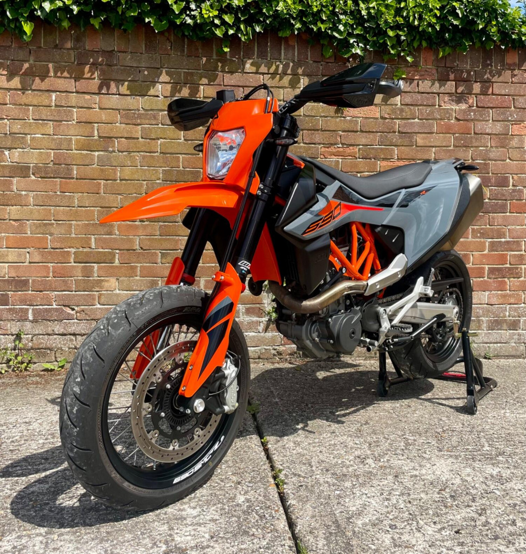 View KTM 690 SMC R 