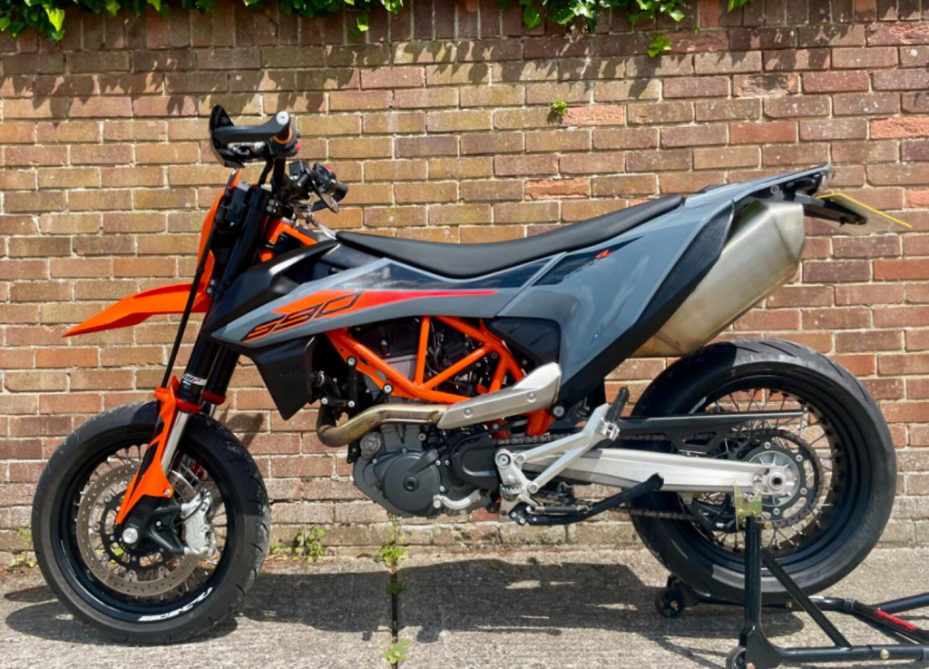 View KTM 690 SMC R 