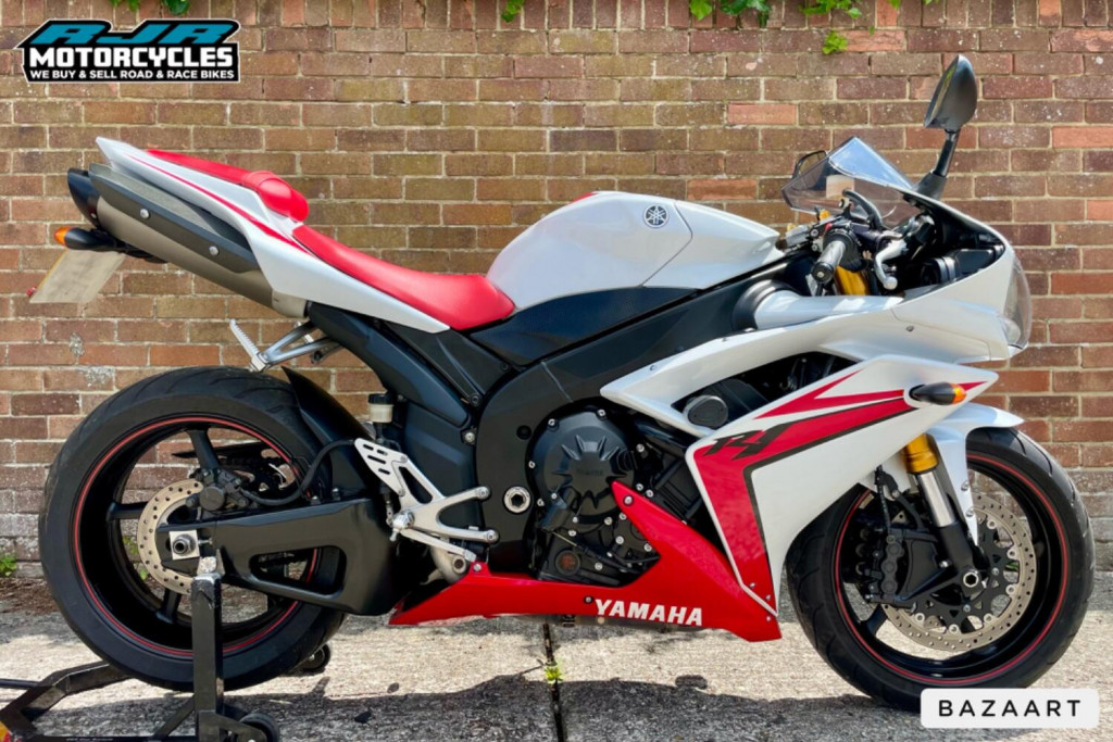 View YAMAHA R1 