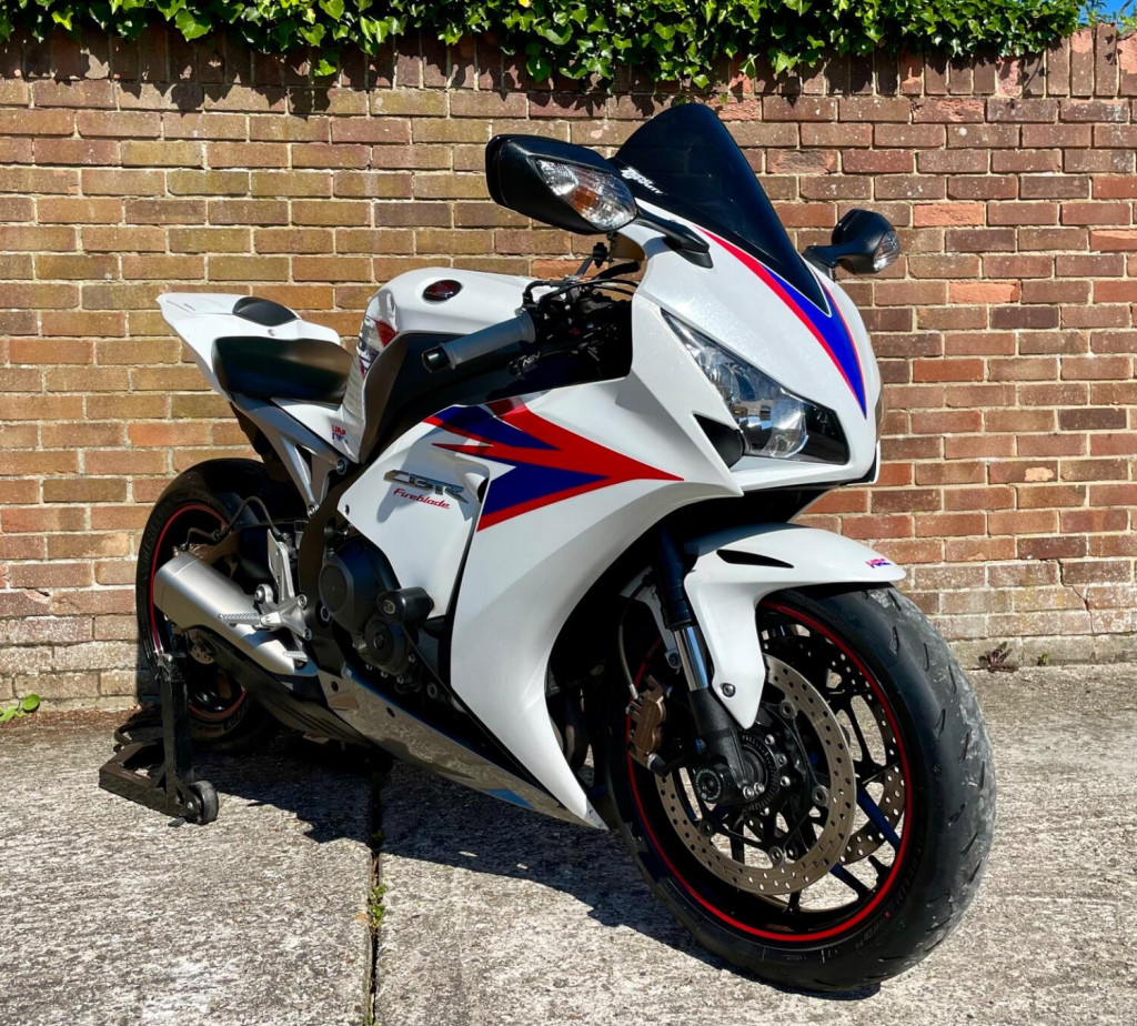 View HONDA CBR1000RR Fireblade 