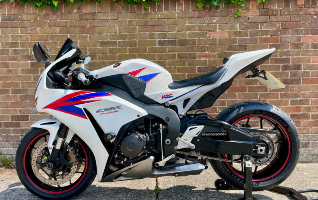 View HONDA CBR1000RR Fireblade 