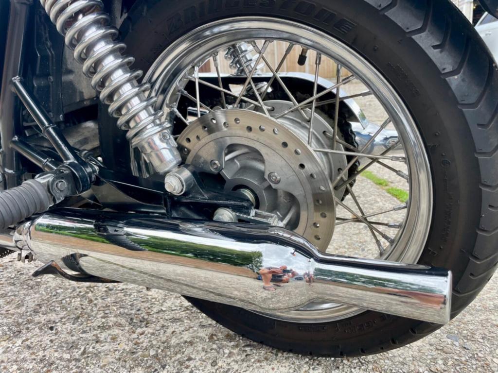 TRIUMPH BONNEVILLE T100