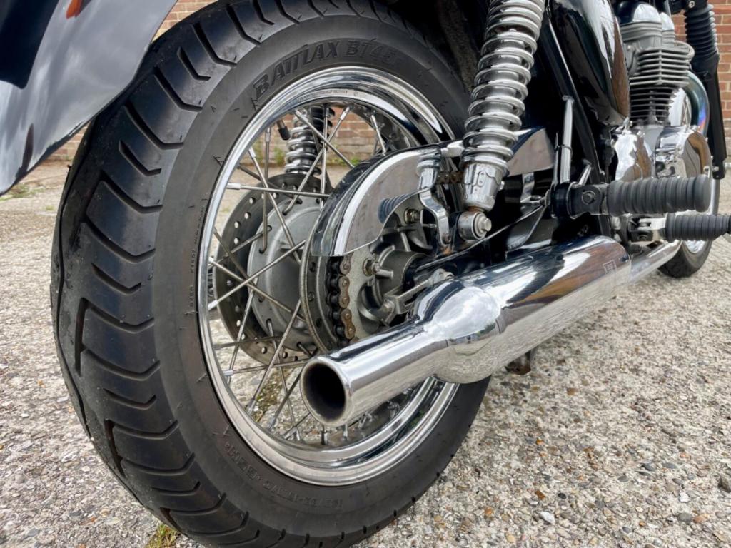 TRIUMPH BONNEVILLE T100