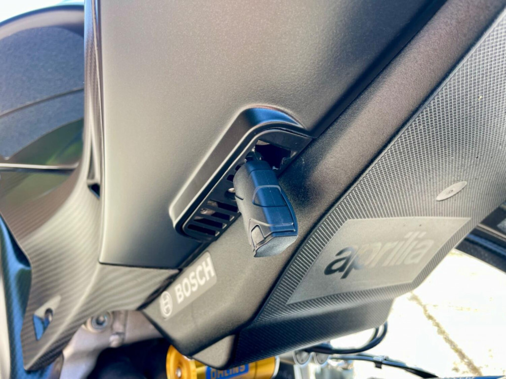 APRILIA Tuono 1100 V4