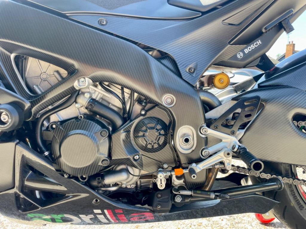 APRILIA Tuono 1100 V4