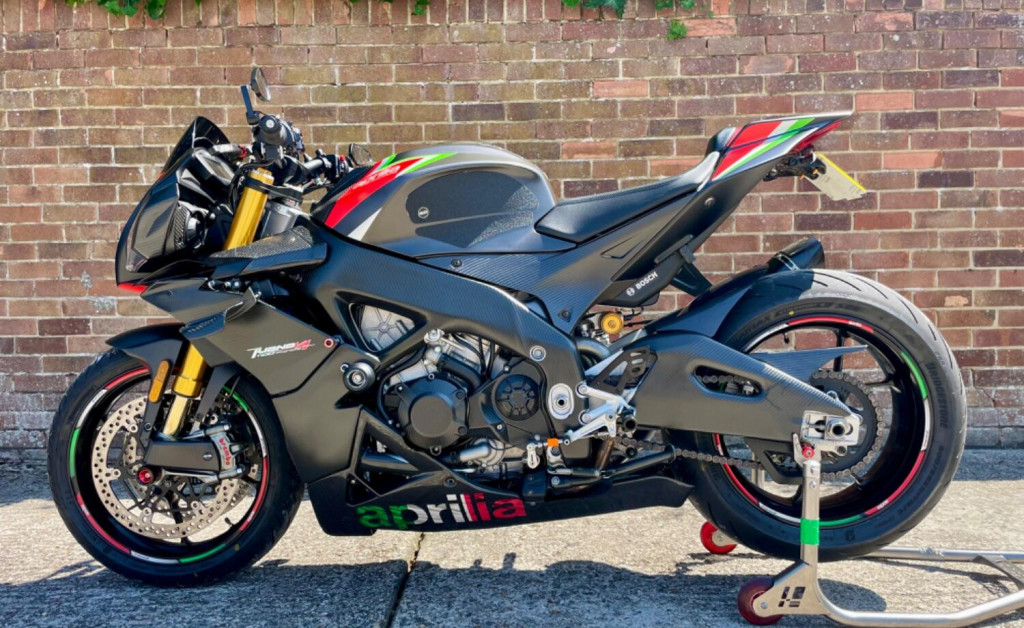 View APRILIA Tuono 1100 V4 