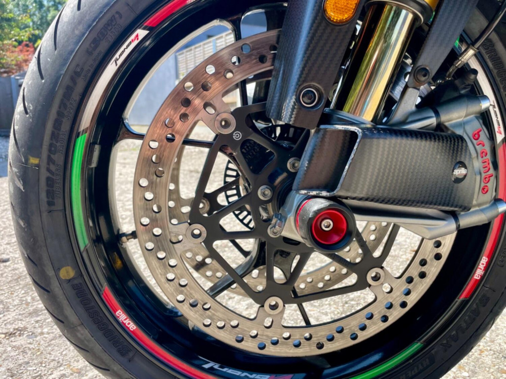 APRILIA Tuono 1100 V4