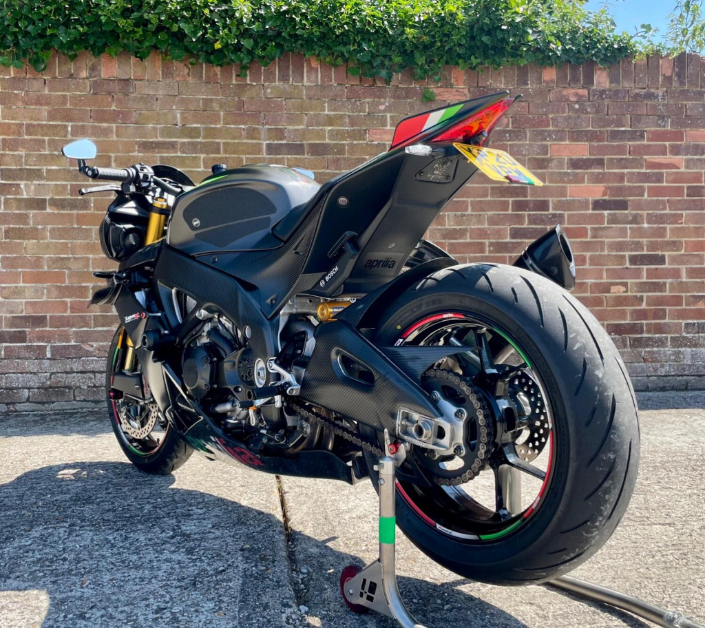 APRILIA Tuono 1100 V4