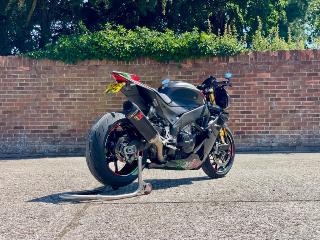 APRILIA Tuono 1100 V4