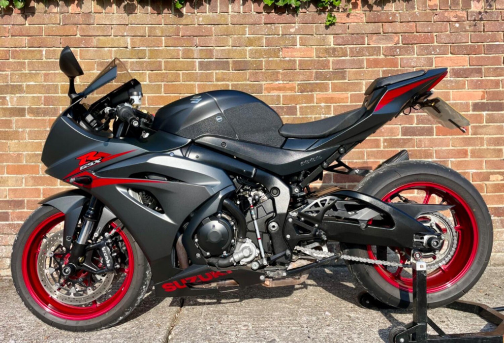 View SUZUKI GSXR1000 