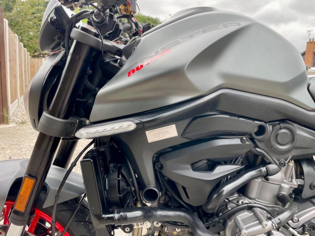 DUCATI Monster