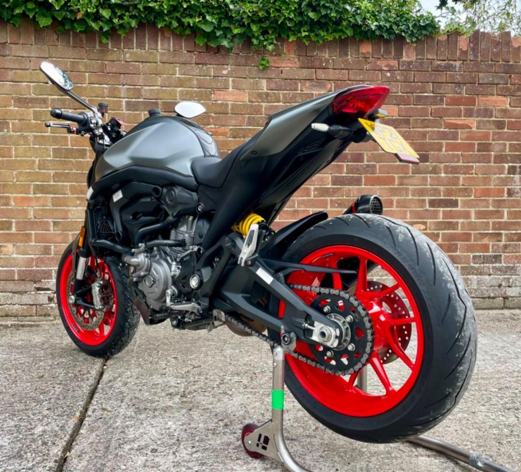 DUCATI Monster