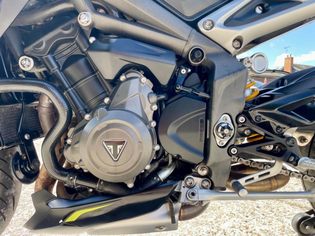 TRIUMPH STREET TRIPLE 765