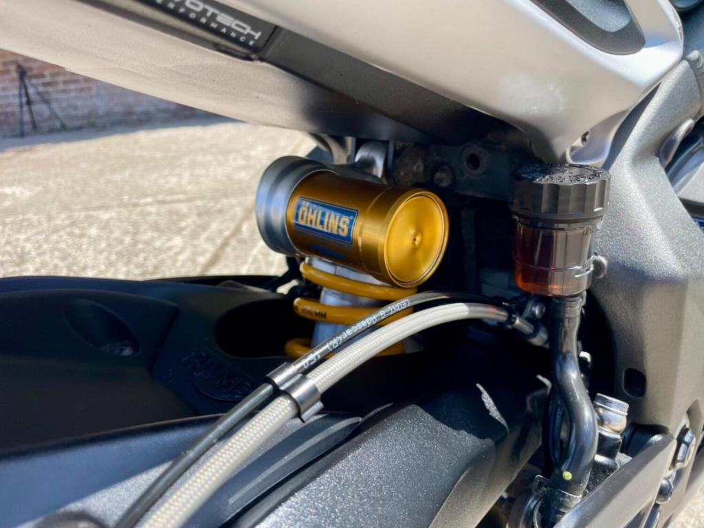 TRIUMPH STREET TRIPLE 765