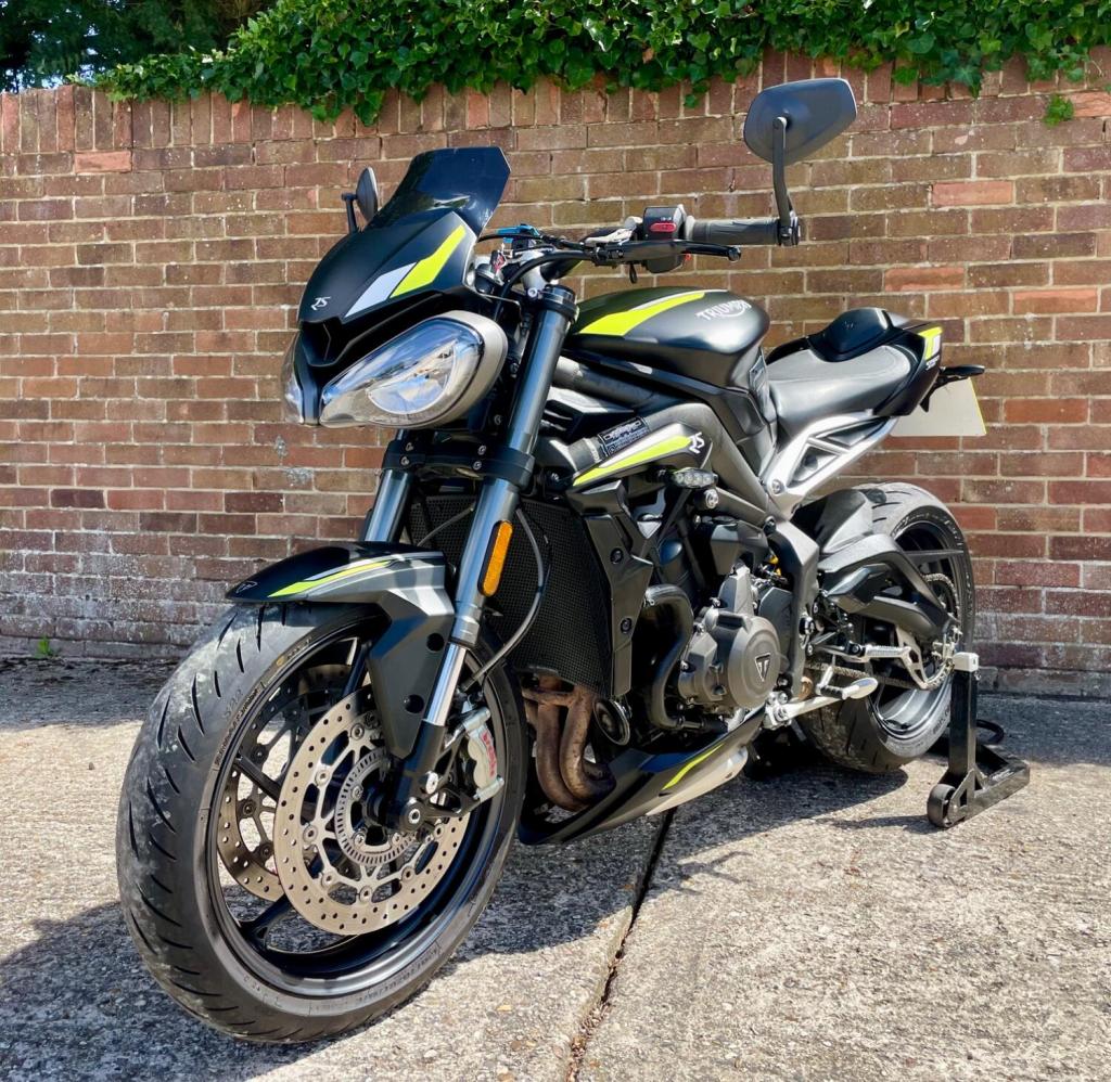 TRIUMPH STREET TRIPLE 765