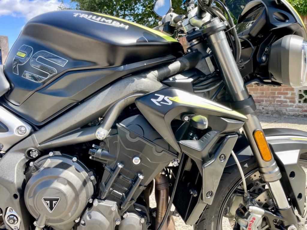 TRIUMPH STREET TRIPLE 765