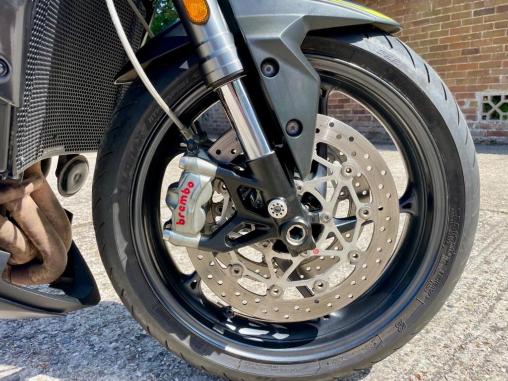 TRIUMPH STREET TRIPLE 765