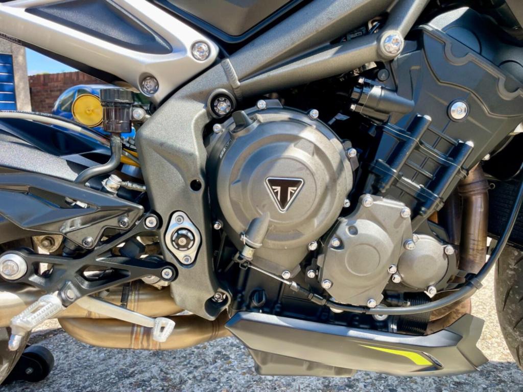 TRIUMPH STREET TRIPLE 765