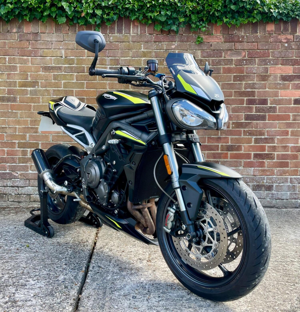 View TRIUMPH STREET TRIPLE 765 RS