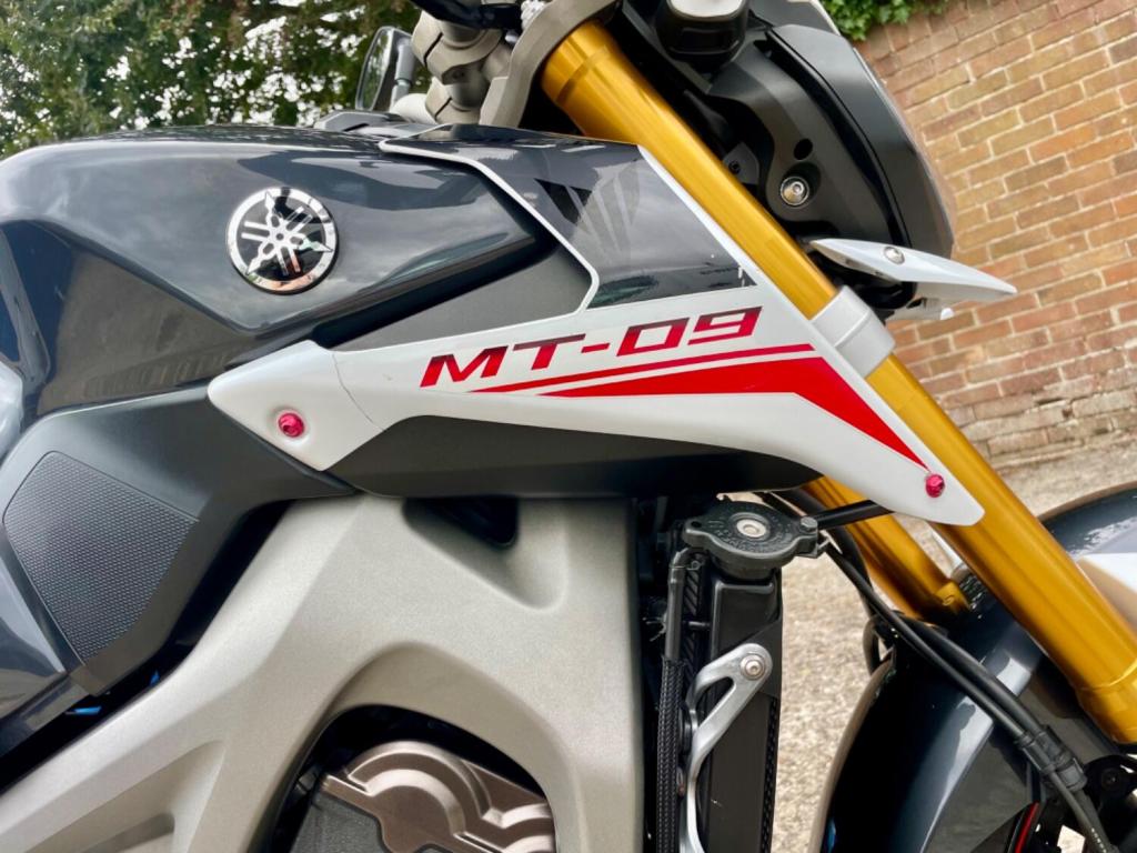 YAMAHA MT-09