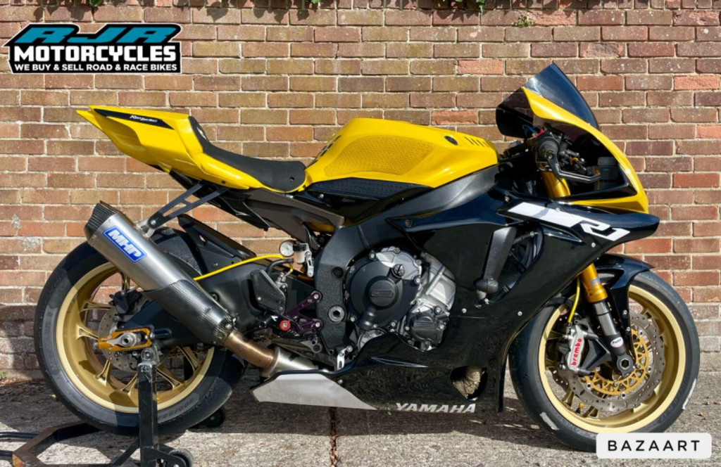View YAMAHA R1 