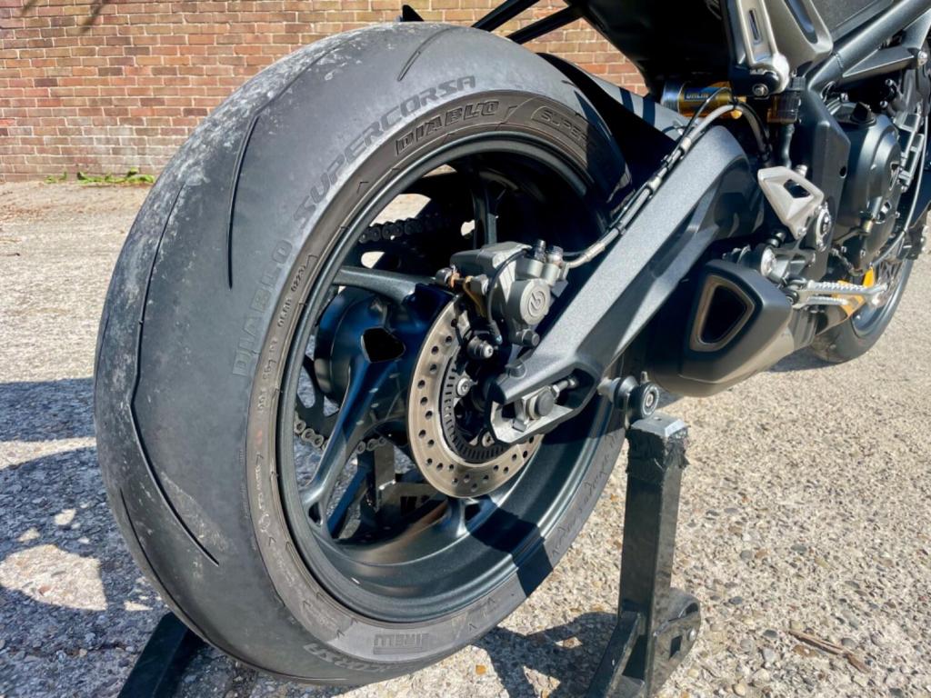 TRIUMPH STREET TRIPLE 765