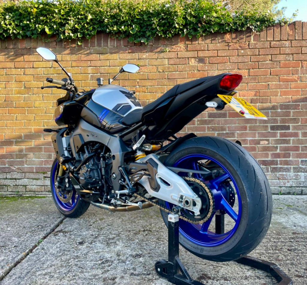 YAMAHA MT-10