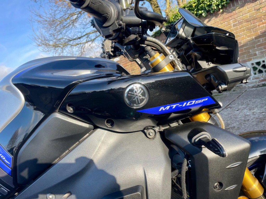 YAMAHA MT-10