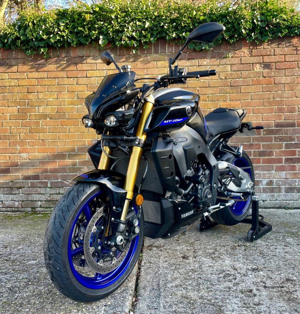 YAMAHA MT-10