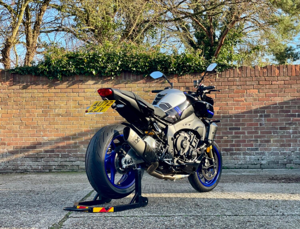 YAMAHA MT-10