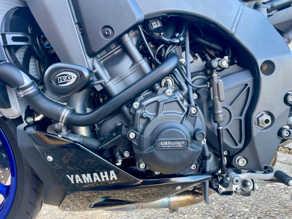 YAMAHA MT-10