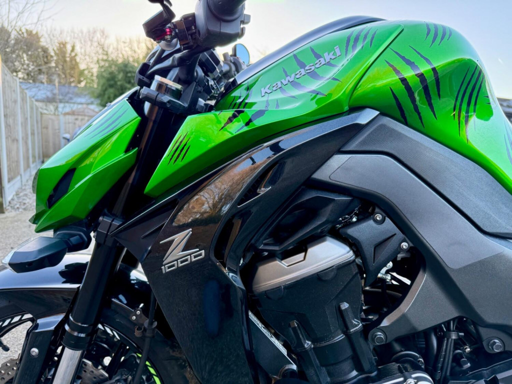 KAWASAKI Z1000