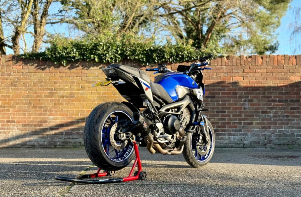 YAMAHA MT-09