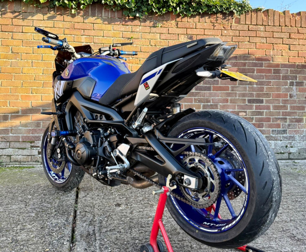 YAMAHA MT-09