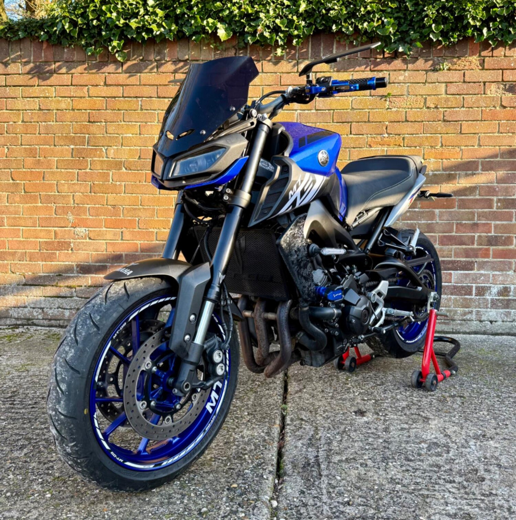 YAMAHA MT-09