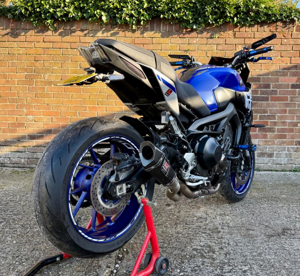 YAMAHA MT-09