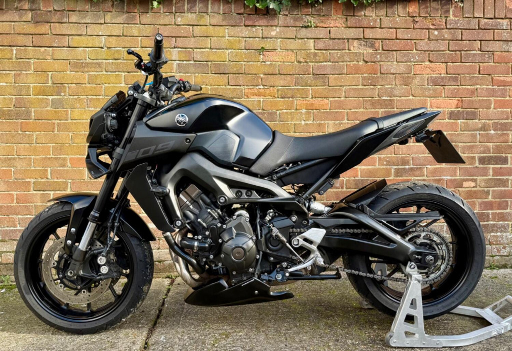 View YAMAHA MT-09 ABS